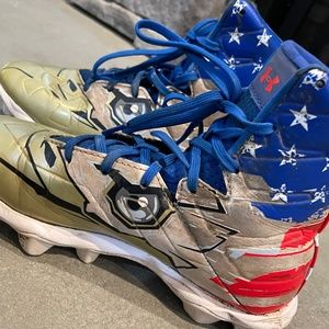 Under Armour boys football cleats size 3.5Y